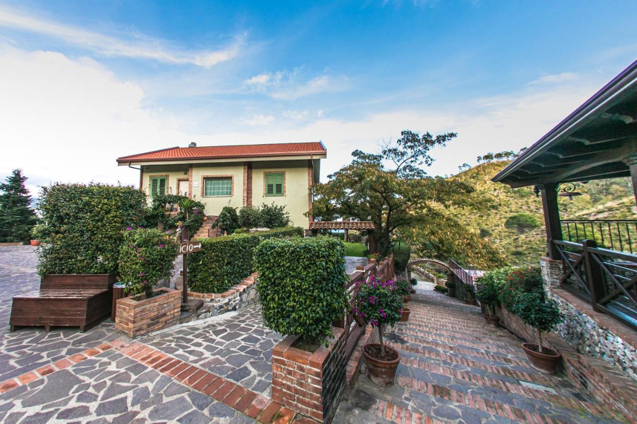 B & B Le Casette Sull'Albero Di Villa Alba Mesina Exterior foto